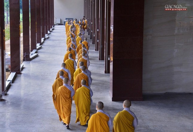 Đức Quyền Pháp chủ khai pháp mở đầu tuần cấm túc an cư của lãnh đạo Học viện Phật giáo VN tại TP.HCM ảnh 11