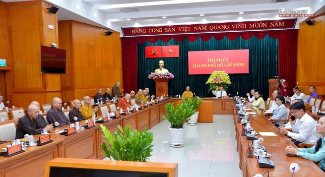 Bí thư Thành ủy Nguyễn Văn Nên và lãnh đạo TP.HCM tiếp thân mật chư tôn giáo phẩm lãnh đạo Giáo hội ảnh 1