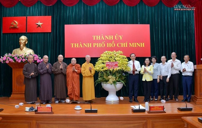 Bí thư Thành ủy Nguyễn Văn Nên và lãnh đạo TP.HCM tiếp thân mật chư tôn giáo phẩm lãnh đạo Giáo hội ảnh 3