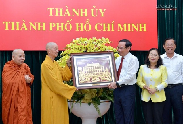 Bí thư Thành ủy Nguyễn Văn Nên và lãnh đạo TP.HCM tiếp thân mật chư tôn giáo phẩm lãnh đạo Giáo hội ảnh 23