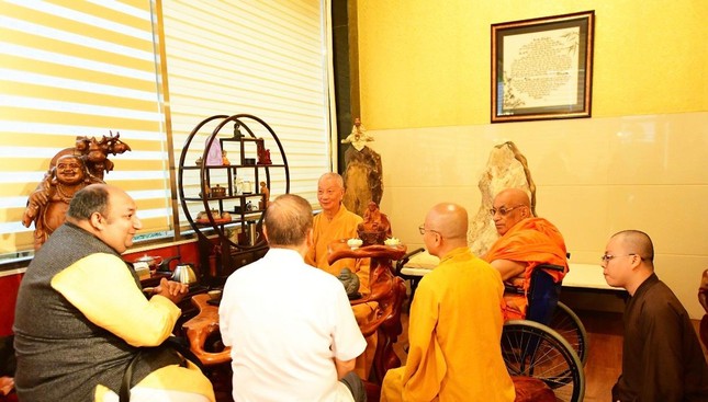Hòa thượng Chủ tịch Viện Giáo dục Quốc tế Buddha (Ấn Độ) vấn an Đức Quyền Pháp chủ GHPGVN ảnh 1
