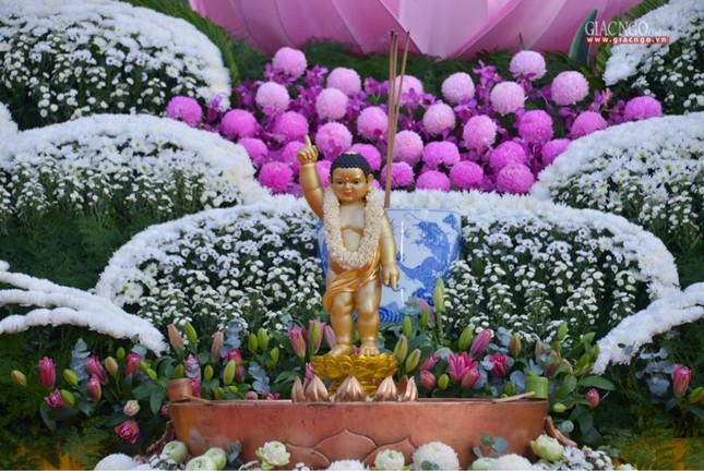 TP.HCM: Cử hành trọng thể nghi thức Tắm Phật, mở đầu tuần Đại lễ Phật đản Phật lịch 2566 ảnh 3