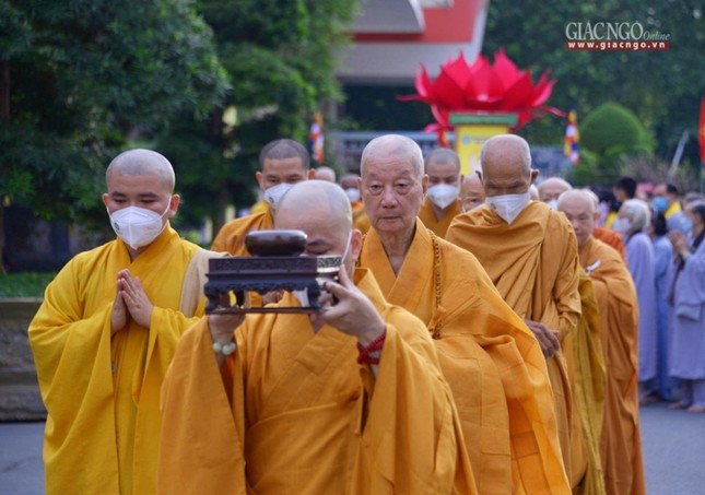 TP.HCM: Cử hành trọng thể nghi thức Tắm Phật, mở đầu tuần Đại lễ Phật đản Phật lịch 2566 ảnh 1