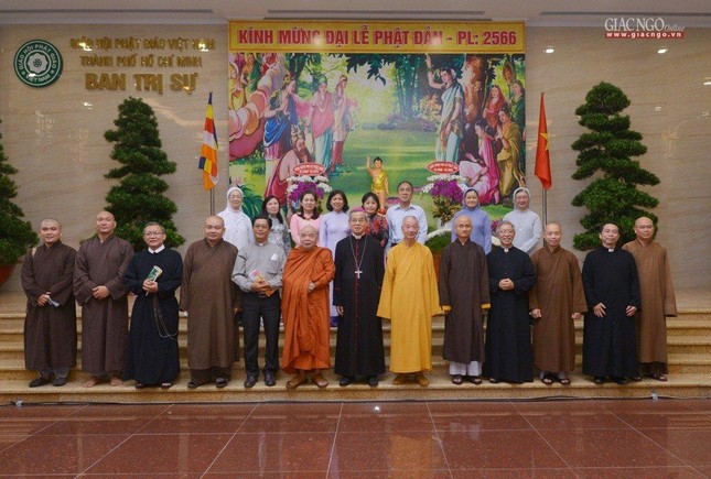 Tổng Giám mục Tổng Giáo phận TP.HCM thăm, chúc mừng Phật đản Phật lịch 2566 ảnh 9
