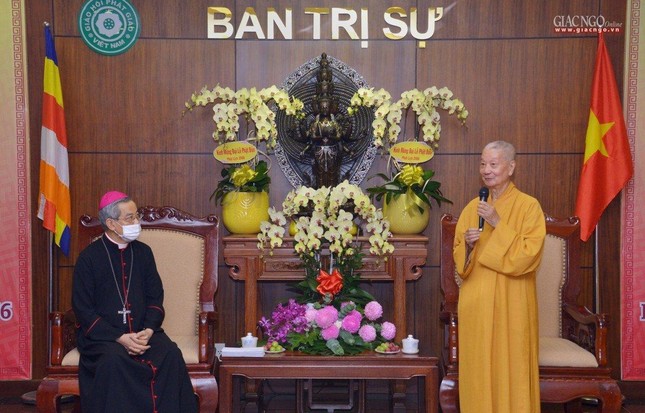 Tổng Giám mục Tổng Giáo phận TP.HCM thăm, chúc mừng Phật đản Phật lịch 2566 ảnh 5