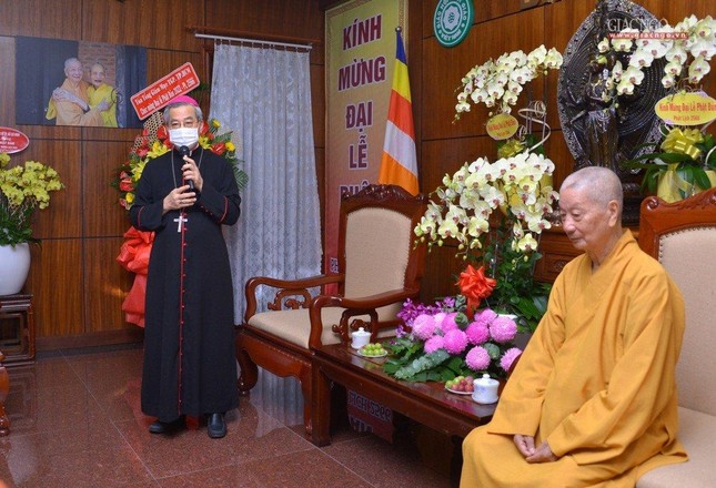 Tổng Giám mục Tổng Giáo phận TP.HCM thăm, chúc mừng Phật đản Phật lịch 2566 ảnh 4