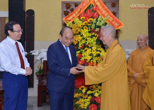 Chủ tịch nước Nguyễn Xuân Phúc thăm Đức Quyền Pháp chủ, Hòa thượng Chủ tịch GHPGVN ảnh 3
