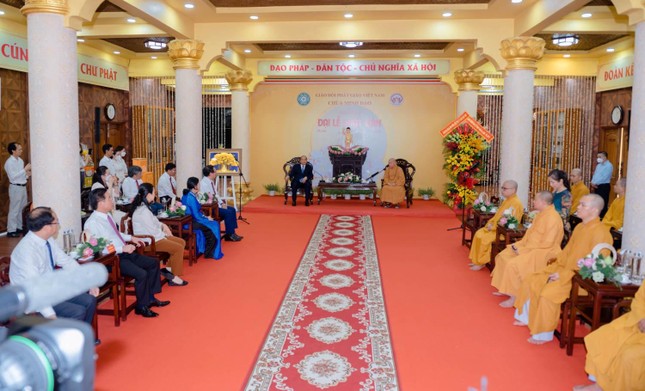 Chủ tịch nước Nguyễn Xuân Phúc thăm Đức Quyền Pháp chủ, Hòa thượng Chủ tịch GHPGVN ảnh 8