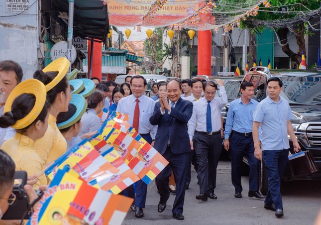 Chủ tịch nước Nguyễn Xuân Phúc thăm Đức Quyền Pháp chủ, Hòa thượng Chủ tịch GHPGVN ảnh 6
