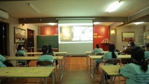 Điện Biên: Chư Tăng, thanh thiếu niên Phật tử tham quan bảo tàng 3D ảnh 2