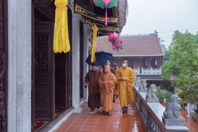 Hòa thượng Chủ tịch Hội đồng Trị sự dâng hương, đảnh lễ chư Tổ tại các chùa phía Bắc ảnh 2