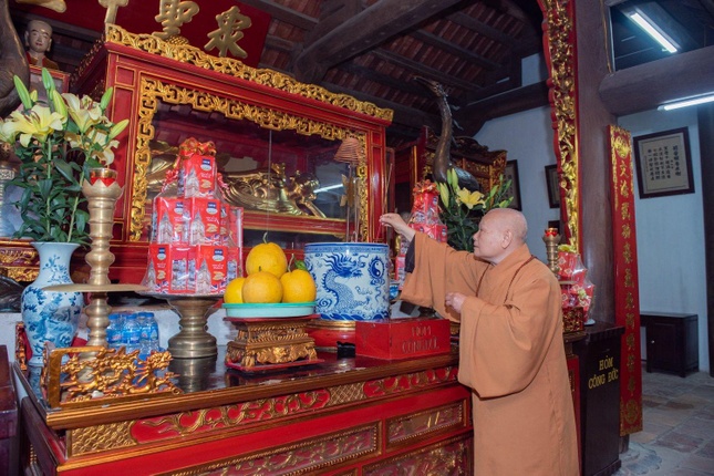 Hòa thượng Chủ tịch Hội đồng Trị sự dâng hương, đảnh lễ chư Tổ tại các chùa phía Bắc ảnh 1
