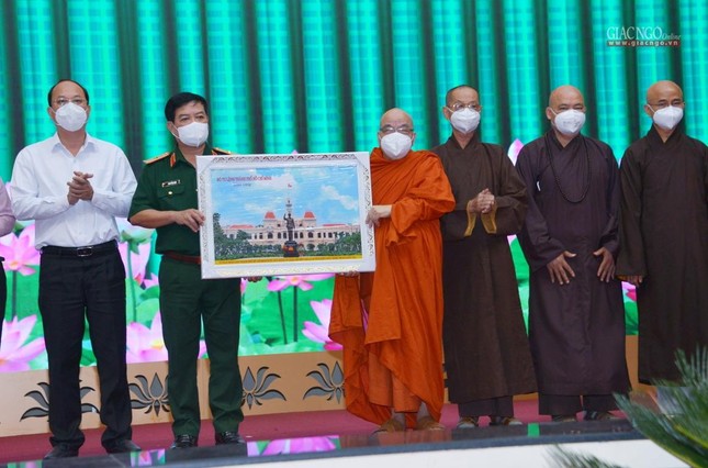 Ban Trị sự Phật giáo TP.HCM và Bộ Tư lệnh TP.HCM ký kết chương trình phối hợp hoạt động ảnh 8