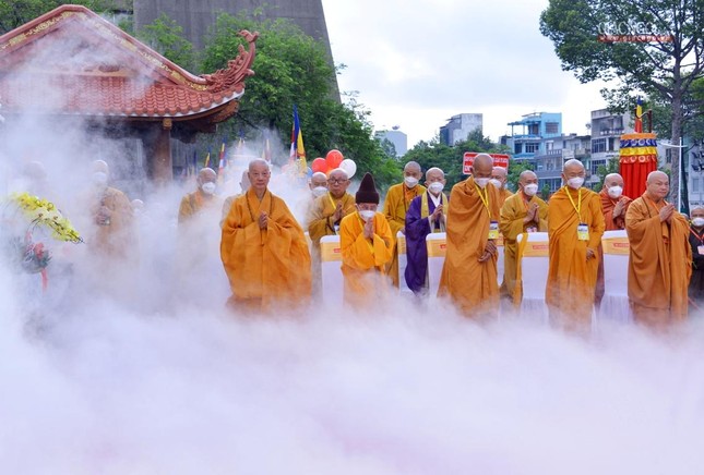 Trang nghiêm Đại lễ Phật đản Phật lịch 2566 tại Việt Nam Quốc Tự ảnh 2