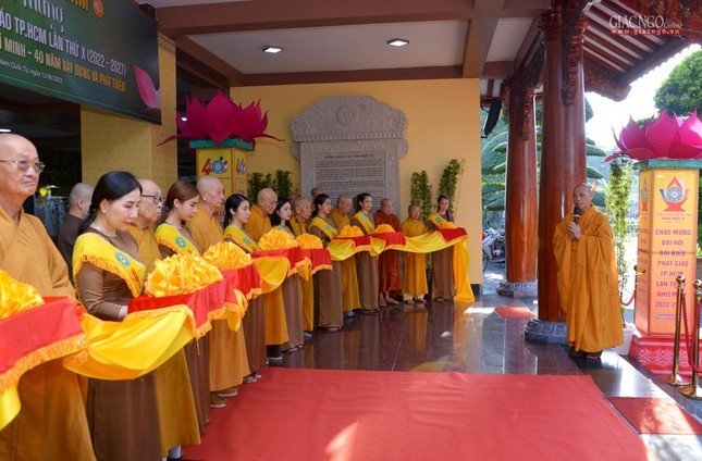 Ngắm chùm ảnh triển lãm chào mừng 40 năm thành lập, Đại hội Phật giáo TP.HCM lần thứ X ảnh 1