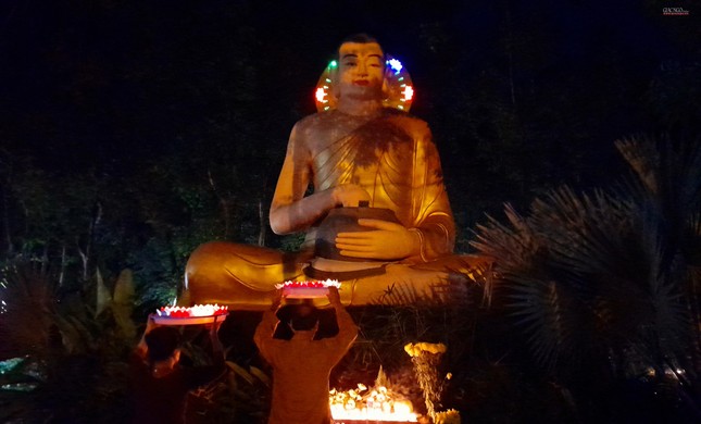 Đồng Nai: Đêm hội cúng đèn Vu lan - Báo hiếu tại thiền viện Phước Sơn ảnh 5