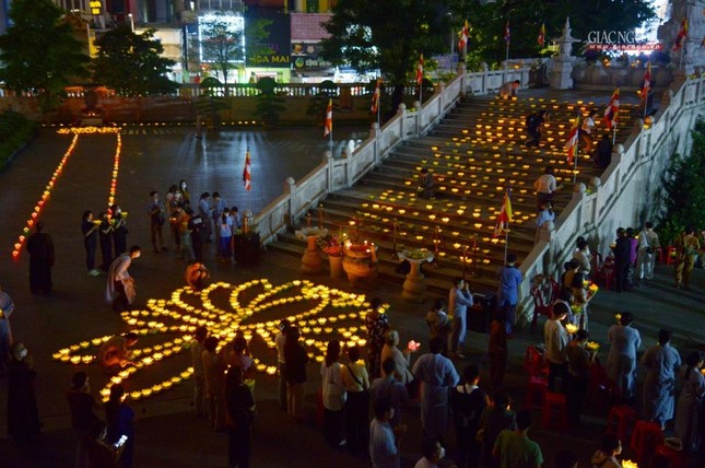 Trang nghiêm lễ phóng liên đăng trong Đại lễ kỳ siêu tại Việt Nam Quốc Tự ảnh 23