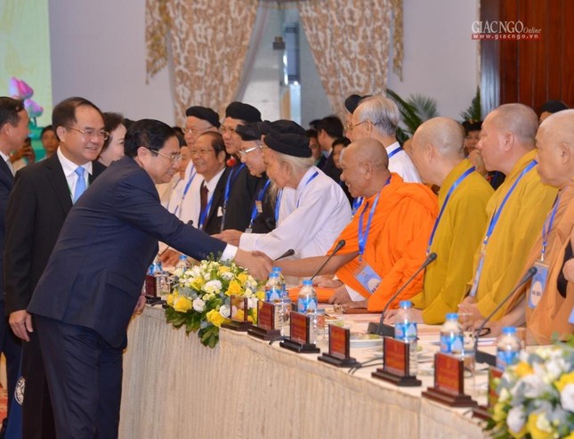 Thủ tướng Chính phủ gặp mặt, biểu dương các tổ chức tôn giáo có đóng góp xây dựng và bảo vệ Tổ quốc ảnh 14