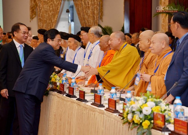 Thủ tướng Chính phủ gặp mặt, biểu dương các tổ chức tôn giáo có đóng góp xây dựng và bảo vệ Tổ quốc ảnh 12