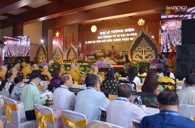 Trang nghiêm Đại lễ tưởng niệm Đức Thánh Tổ Đại Ái Đạo, chư Ni tiền bối hữu công Phật giáo Việt Nam ảnh 44