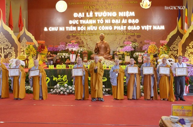 Trang nghiêm Đại lễ tưởng niệm Đức Thánh Tổ Đại Ái Đạo, chư Ni tiền bối hữu công Phật giáo Việt Nam ảnh 34