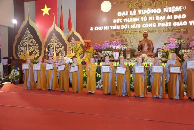 Trang nghiêm Đại lễ tưởng niệm Đức Thánh Tổ Đại Ái Đạo, chư Ni tiền bối hữu công Phật giáo Việt Nam ảnh 36