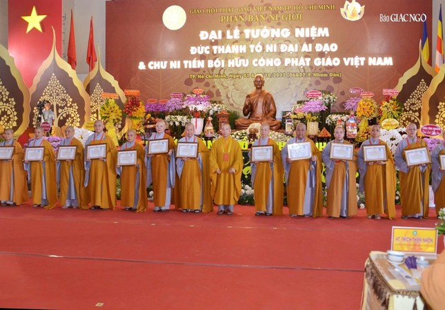 Trang nghiêm Đại lễ tưởng niệm Đức Thánh Tổ Đại Ái Đạo, chư Ni tiền bối hữu công Phật giáo Việt Nam ảnh 35