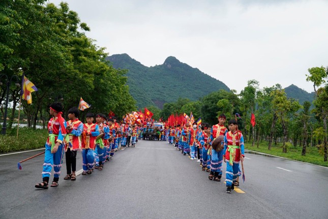 Hà Nam: Hàng vạn Phật tử đội mưa tham dự Đại lễ Phật đản tại chùa Tam Chúc ảnh 8