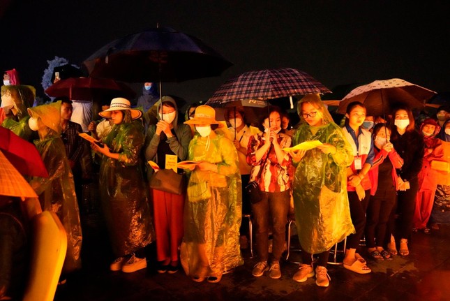Hà Nam: Hàng vạn Phật tử đội mưa tham dự Đại lễ Phật đản tại chùa Tam Chúc ảnh 11