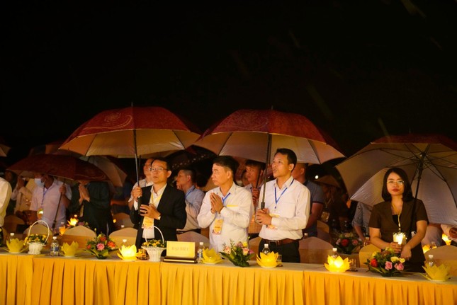 Hà Nam: Hàng vạn Phật tử đội mưa tham dự Đại lễ Phật đản tại chùa Tam Chúc ảnh 4