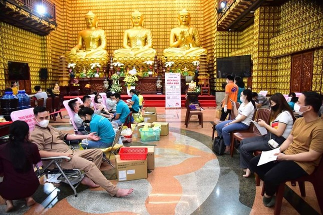 Hơn 700 người đăng ký hiến máu nhân đạo tại chùa Giác Ngộ ảnh 1