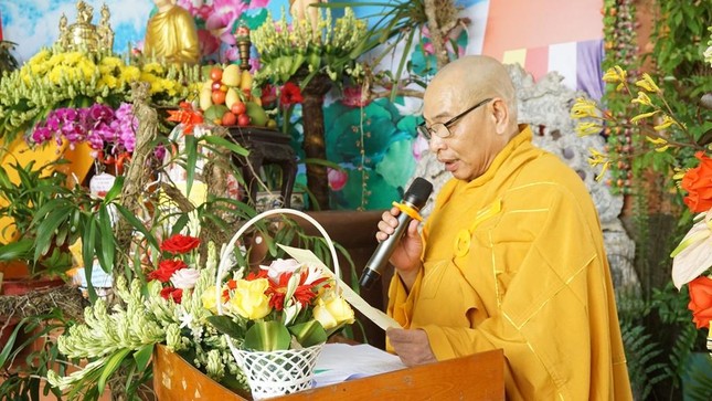 Phật giáo huyện Bù Đăng tổ chức Đại lễ Phật đản và trao quà từ thiện đến người nghèo ảnh 2