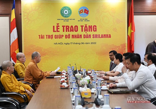 Giáo hội Phật giáo Việt Nam trao tặng 500 triệu đồng giúp đỡ người dân Sri Lanka ảnh 1