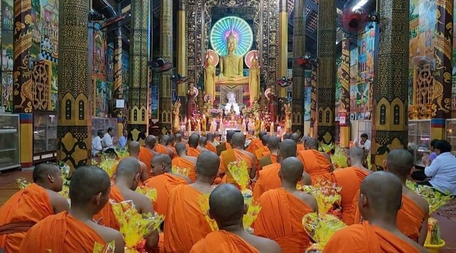 Trà Vinh: Lễ nhập hạ truyền thống của Phật giáo Nam tông Khmer tại chùa Âng ảnh 3