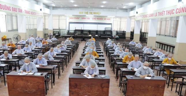 Trường Trung cấp Phật học TP.HCM tổ chức thi học kỳ cho Tăng Ni sinh ảnh 3