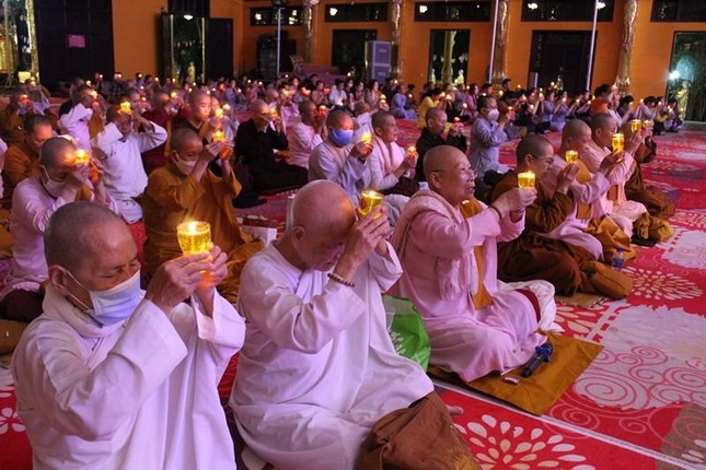 Đồng Nai: Lễ hội cúng đèn tại thiền viện Phước Sơn ảnh 4