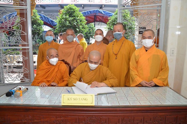 TP.HCM: Ban Trị sự Phật giáo quận Bình Thạnh viếng tang Ni trưởng Thích nữ Như Đức ảnh 3