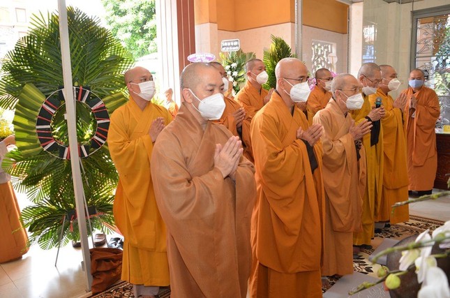 Ban Trị sự Phật giáo TP.HCM viếng tang Ni trưởng Thích nữ Như Đức ảnh 1