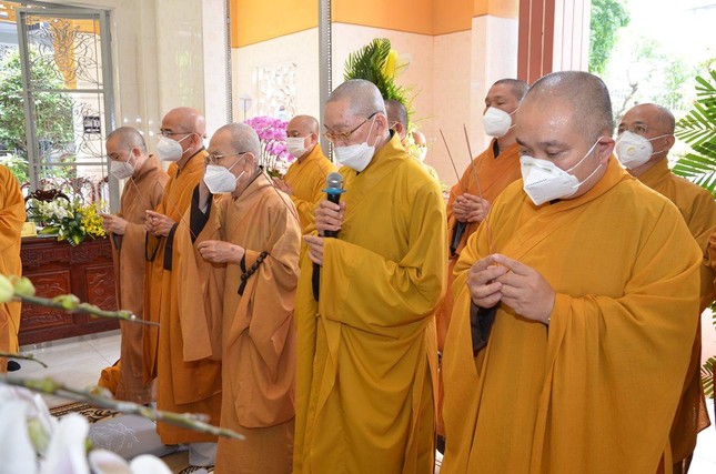 Ban Trị sự Phật giáo TP.HCM viếng tang Ni trưởng Thích nữ Như Đức ảnh 2