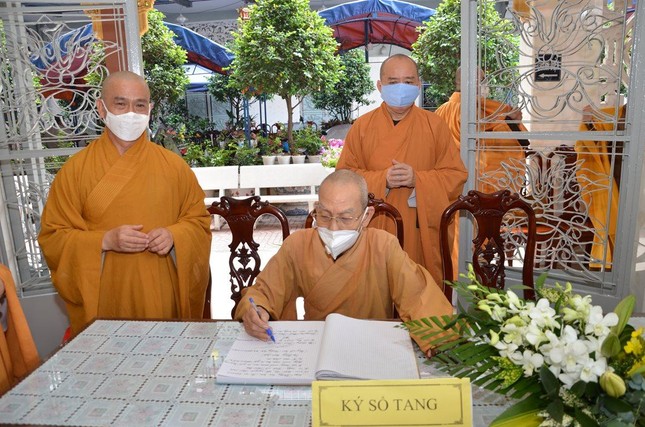 Ban Trị sự Phật giáo TP.HCM viếng tang Ni trưởng Thích nữ Như Đức ảnh 5