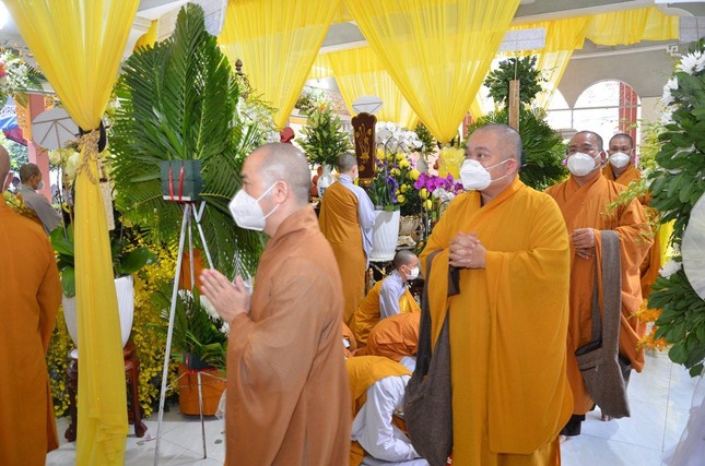 Ban Trị sự Phật giáo TP.HCM viếng tang Ni trưởng Thích nữ Như Đức ảnh 4