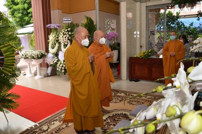 Ban Trị sự Phật giáo TP.HCM viếng tang Ni trưởng Thích nữ Như Đức ảnh 6