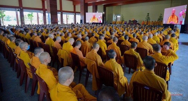 Đức Quyền Pháp chủ sách tấn trong ngày cuối khóa huân tu của Học viện Phật giáo VN tại TP.HCM ảnh 7