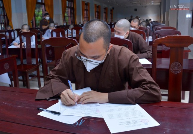 263 Tăng Ni dự thi tuyển vào khóa XVII Học viện Phật giáo VN tại TP.HCM  ảnh 13