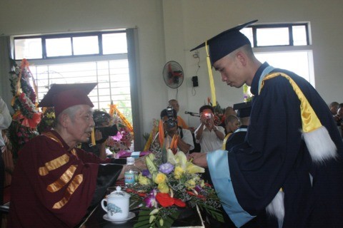 Lễ tốt nghiệp khóa III Học viện Phật giáo Việt Nam tại Huế ảnh 42