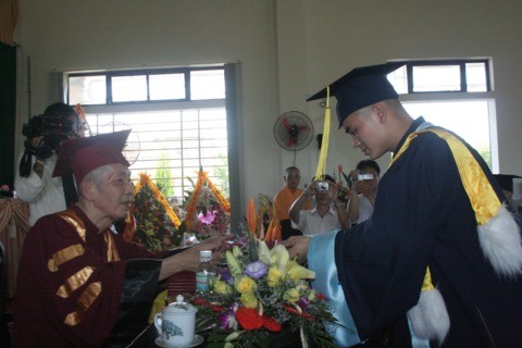 Lễ tốt nghiệp khóa III Học viện Phật giáo Việt Nam tại Huế ảnh 43