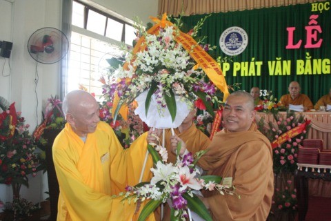 Lễ tốt nghiệp khóa III Học viện Phật giáo Việt Nam tại Huế ảnh 8