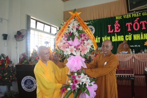 Lễ tốt nghiệp khóa III Học viện Phật giáo Việt Nam tại Huế ảnh 9