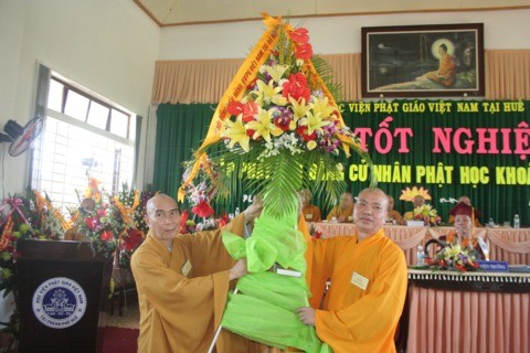 Lễ tốt nghiệp khóa III Học viện Phật giáo Việt Nam tại Huế ảnh 14
