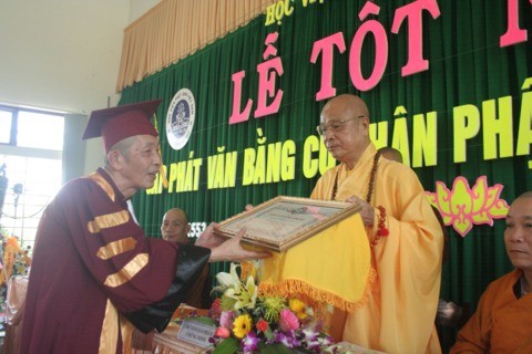 Lễ tốt nghiệp khóa III Học viện Phật giáo Việt Nam tại Huế ảnh 17
